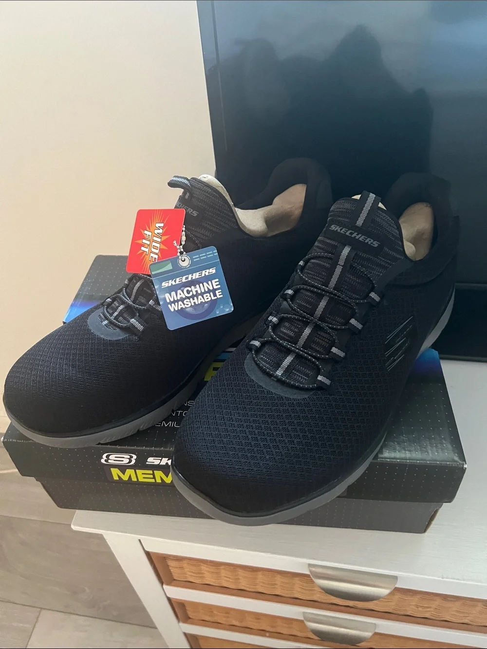 NWT Skechers Men’s Black Slip-On Athletic Sneakers size 13-Wide